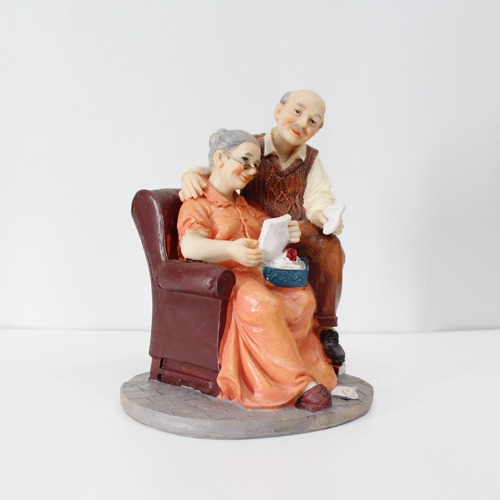 Loving Elderly Couple Figurines | Old Couple Statue